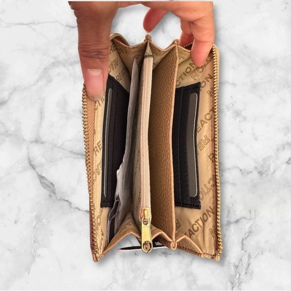 Kenneth Cole Reaction Tan Pebbled Leather Zipper Wallet - Picture 3 of 6